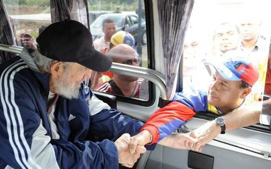  A handout picture provided on 04 April 2015 by Cuba debate shows former Cuban President Fidel Castro (L) greeting Venezuelan tourists during a visit to a school in Havana, Cuba, 30 March 2015. This was Castro's first public appearance in over a year.  EPA/CUBADEBATE / HANDOUT BEST QUALITY AVAILABLE HANDOUT EDITORIAL USE ONLY/NO SALES