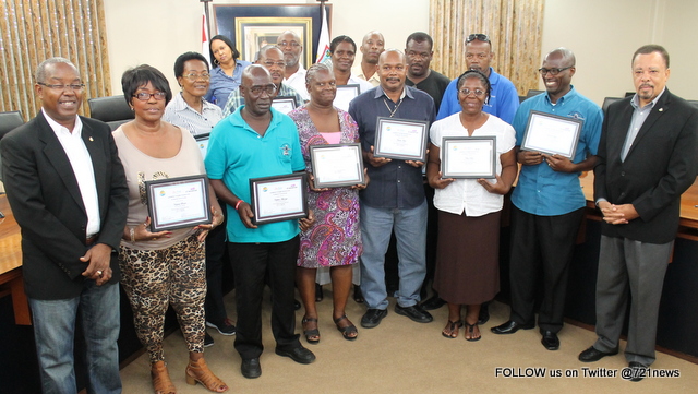 MinTEATT Taxi drivers receive certificates-001