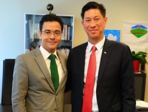 (from left to right): Aruba’s Minister of Health Alex Schwengle, and Minister of VSA Emil Lee.